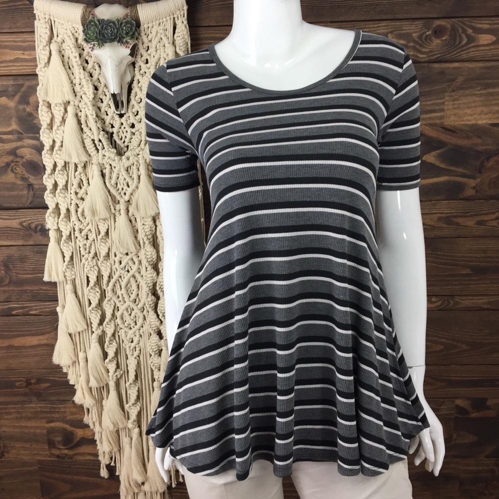 LuLaRoe |‎ Ribbed Striped Flowy Tee Blouse Top